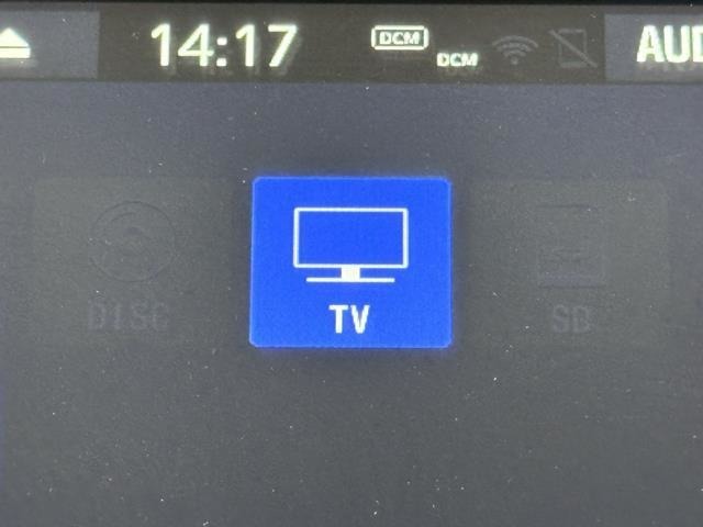 TVが見れるチューナーを装備しています。　新しい車でも付いていないことで、TVが見れない事も多々あるので要チェックです。