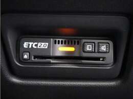 ◆ETC2.0装着◆進化したドライブ体験。料金収受システムだけだったETCが生まれ変わって、高速道路を賢く使うETC2.0に進化しました。多彩な情報サービスが便利で快適なドライブ体験を提供します。