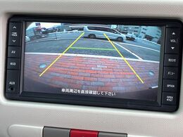 【バックカメラ】駐車時に後方がリアルタイム映像で確認できます。大型商業施設や立体駐車場での駐車時や、夜間のバック時に大活躍！運転スキルに関わらず、今や必須となった装備のひとつです！