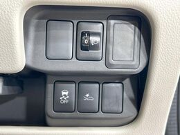 【インテリジェントエマージェンシーブレーキ】フロントカメラで前方の車両や歩行者を検知。衝突しそうな時は衝突被害軽減ブレーキが作動、衝突回避をサポート。より安全にドライブをお楽しみいただけます。