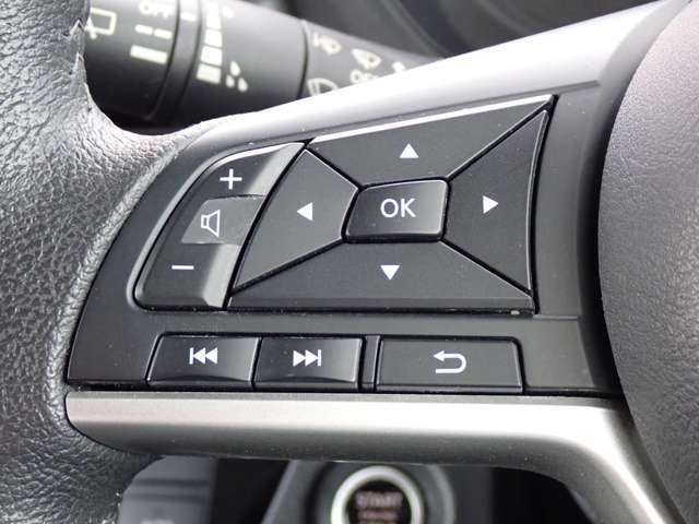 ハンドルから手を離さずに操作ができます♪