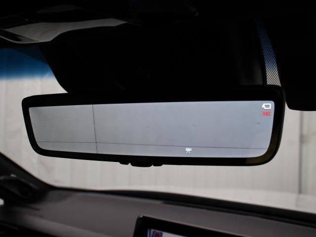 デジタルインナーミラー（前後方録画機能付）が装備されています。車両後方カメラの映像をミラー内のディスプレイに表示。車両前後のカメラで撮影した映像をデジタルインナーミラー内のSDカードに録画します。