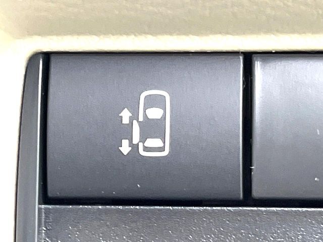 【パワースライドドア】スマートキーや運転席のスイッチでスライドドアの開閉が可能♪電動だから力を入れてドアを開ける必要が無く、小さいお子様でも、重い荷物を持っている時もラクに開け閉めできます♪