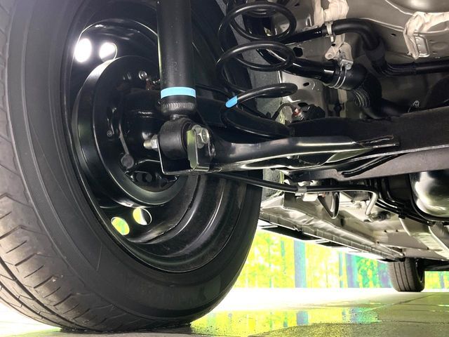 お車を安心してお乗りいただく為には、足回りの定期点検が欠かせません。サービスサポート（有償保証）では無料点検もご提供しており、安心のカーライフをお過ごしいただけるサポート体制が整っています。