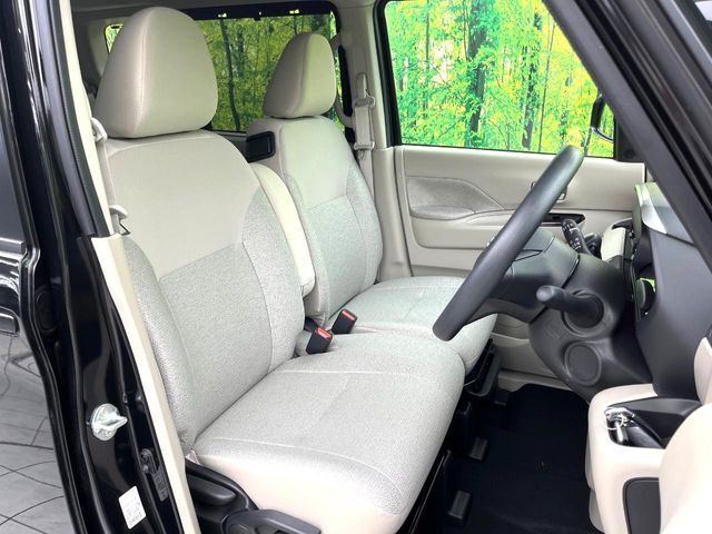 運転席シート廻りは使用感も少なく、良好な状態となっています。丁寧に使われていたことがよくわかりますね。