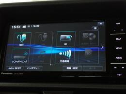 CD/DVD再生やBluetoothオーディオ、フルセグテレビなど　多彩なメディアに対応した　メモリーナビを装備しています。