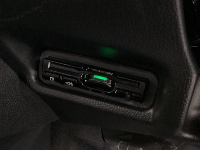ETCが付いてます。ETC搭載車しか通過できないスマートICが利用できるようになりますよ！現在スマートICの設置箇所も増えてきているので、高速道路利用の幅が広がりますね☆
