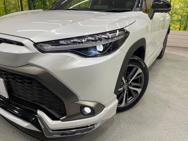 【LEDヘッドライト】悪天候や夜間走行時も良好な視界を確保し安心して運転できる高輝度LEDヘッドライトを装備！点灯速度が早く、消費電力も抑えられています。