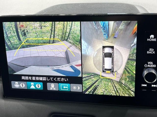 【マルチビューカメラシステム】専用のカメラにより、上から見下ろしたような視点で360度クルマの周囲を確認することができます☆死角部分も確認しやすく、狭い場所での切り返しや駐車もスムーズに行えます。
