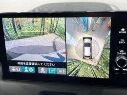 【マルチビューカメラシステム】専用のカメラにより、上から見下ろしたような視点で360度クルマの周囲を確認することができます☆死角部分も確認しやすく、狭い場所での切り返しや駐車もスムーズに行えます。