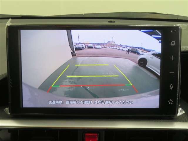 車両後方の映像を映すバックモニター。進路を確認しながら安全に車庫入れできます。