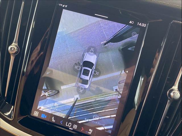 「アラウンドビューモニター」を装備で駐車が苦手な方でも安心です。