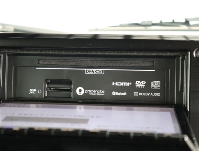 お車選びをお楽しみ頂けるよう、在庫車の展示スペースを十分に確保しております。