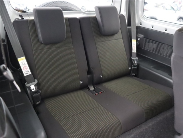 仕入れを行い、店頭に到着後は第三者検査機関が行う検査を実施しております。