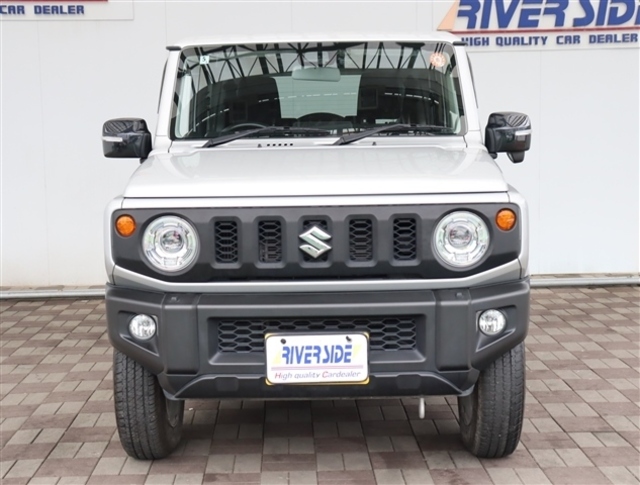 【車屋】として、長く車業界に従事した経験豊富なスタッフが在籍しております。