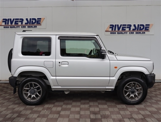 神奈川でお車を探すなら リバーサイド 。当店では在庫数800台展示中となります。残価設定型ゴジュッパローンをメインで販売しており月々のお支払いをお安く高年式車を乗りたい方へ是非ご検討ください。