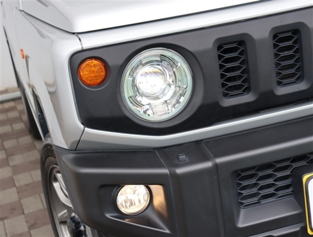 入庫時・販売時・納車前に、弊社基準の68項目に及ぶ点検整備を実施しております。