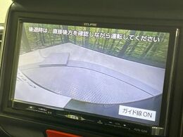 【バックカメラ】駐車時に後方がリアルタイム映像で確認できます。大型商業施設や立体駐車場での駐車時や、夜間のバック時に大活躍！運転スキルに関わらず、今や必須となった装備のひとつです！