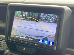 【バックカメラ】駐車時に後方がリアルタイム映像で確認できます。大型商業施設や立体駐車場での駐車時や、夜間のバック時に大活躍！運転スキルに関わらず、今や必須となった装備のひとつです！