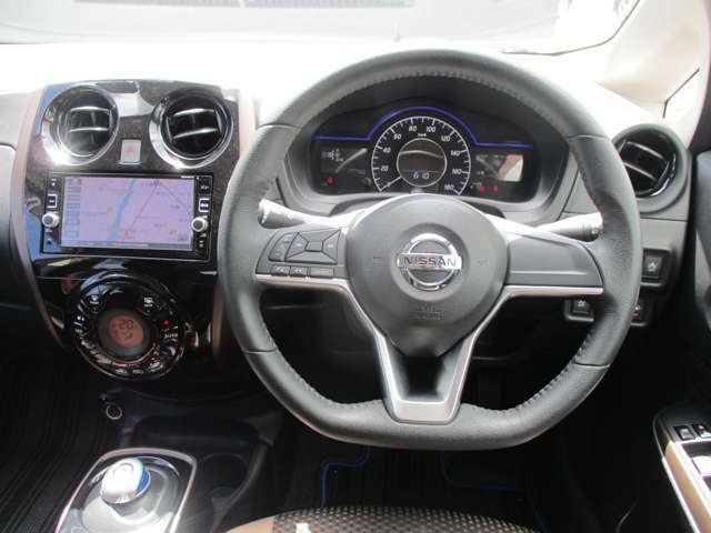 ノートの運転席廻りになります。