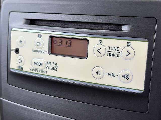 純正オーディオ装備車♪別途料金にて御客様のお好みのナビ等、お取付も可能で御座いますので、お気軽にご相談ください♪