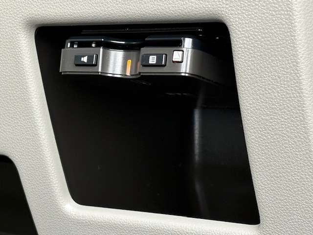 ETC装備車♪インテリアデザインを損ねることなく、綺麗に収まっております♪