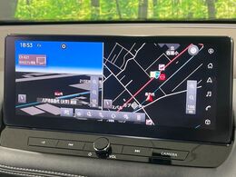 【大画面ナビ】人気の大型12.3インチナビを装備。存在感のある大画面はインパクト大！ナビ利用時のマップ表示は見やすく、テレビやDVDは臨場感がアップ！いつものドライブがグッと楽しくなります♪