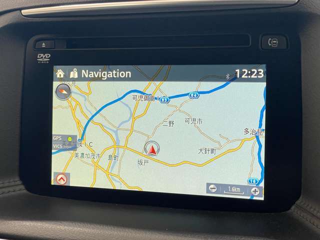 【純正ナビ】人気の純正ナビを装備しております。ナビの使いやすさはもちろん、オーディオ機能も充実！キャンプや旅行はもちろん、通勤や買い物など普段のドライブも楽しくなるはず♪