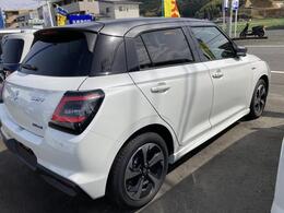 右からの画像です