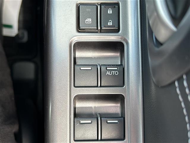 【パワーウインドウ】運転席のスイッチで、各席の窓ガラスの開閉ができます。あると便利ですよね。