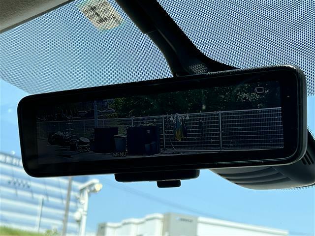 【スマートルームミラー】防眩機能のついたルームミラーで、走行中に後方の状況がはっきりわかるように良好な後方視界を提供してくれます！！