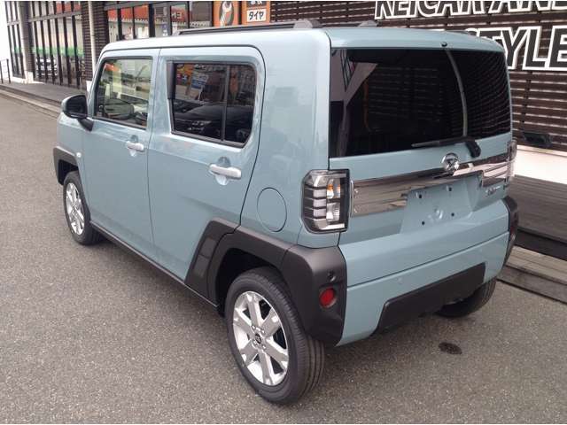 【届出済未使用車の得する価格】大量仕入れにより車両価格が割安な上重量税は払い込み済みで、登録月によっては取得税もかかりません。