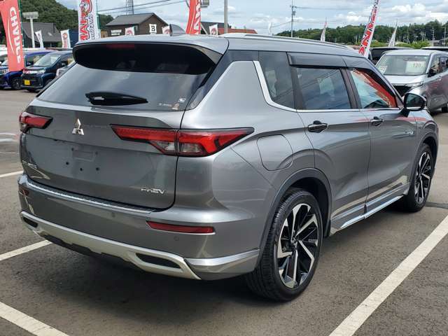 国の規定を受けた自社工場で国家資格を持った整備士が整備付車検・納車前点検をし快適なカーライフをお届けします。
