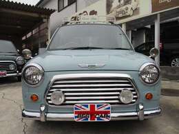 オリジナルロゴ入りグリル・ユニオンジャックルーフ・DCNオーバーフェンダー・ローダウン・フードストライプ・インテリアパーツetc、カスタムパーツが豊富で様々なバ リエーションを楽しめます。