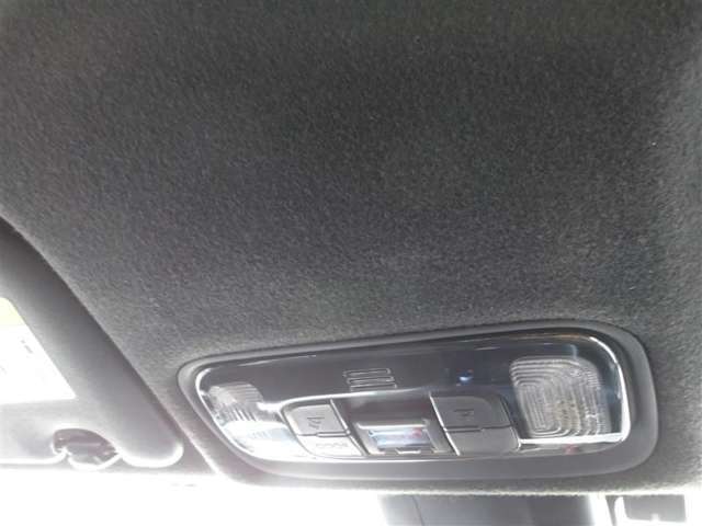 【見えないところまで徹底洗浄】エンジンルームからシートを外した洗浄まで、目に見えないところまで徹底的に洗浄しています。