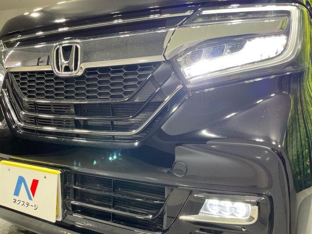 【LEDヘッドライト】悪天候や夜間走行時も良好な視界を確保し安心して運転できる高輝度LEDヘッドライトを装備！点灯速度が早く、消費電力も抑えられています。