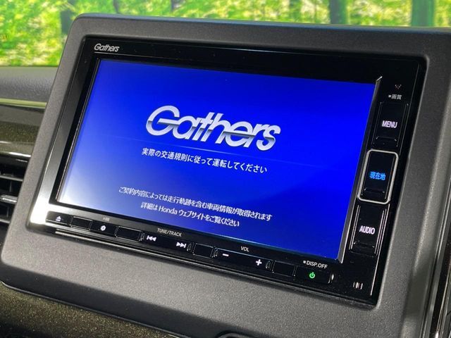 【純正ナビ】人気の純正ナビを装備。オーディオ機能も充実しており、Bluetooth接続すればお持ちのスマホやMP3プレイヤーの音楽を再生可能！毎日の運転がさらに楽しくなります！！