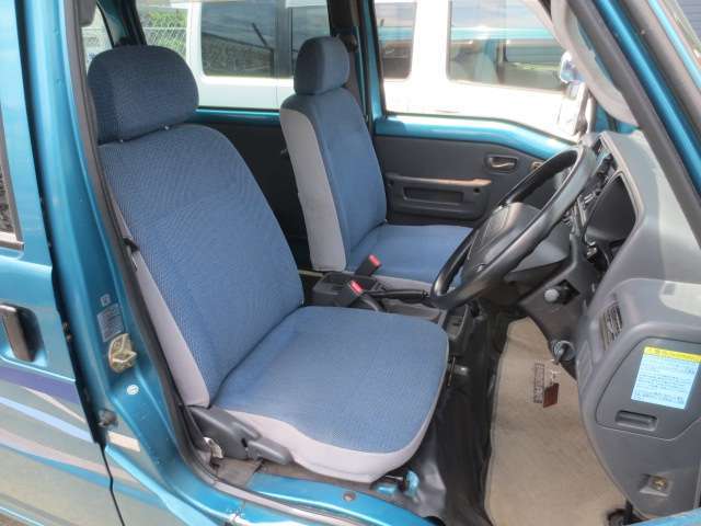 禁煙車ですから匂いやキバミ汚れもなく綺麗な内装です。