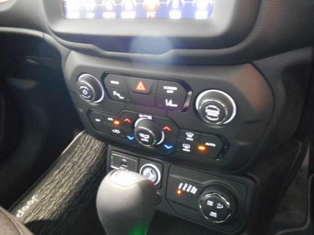 ドライブモードスイッチで電気ガソリンハイブリッドの切替えができます。