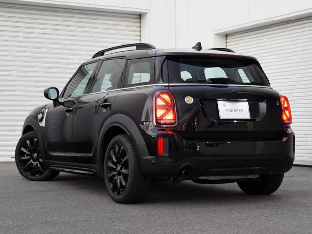 MINI認定中古車は360°を徹底的にチェック。エンジンやトランスミッション、電気系統やコンピュータ・システムなどを詳細に点検。交換基準に達した部品は整備した後にご納車いたします。