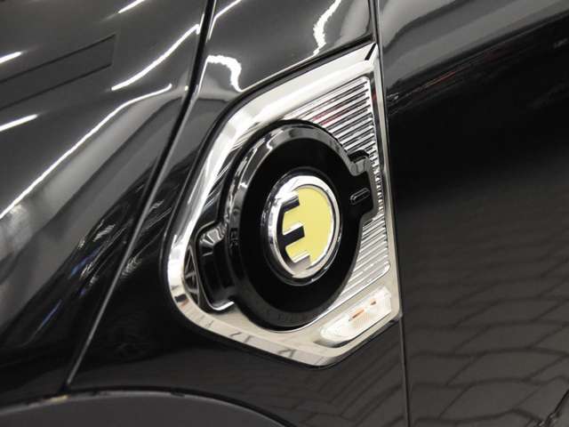 保証期間中にトラブルが発生した際は、24時間フリーダイヤルでオペレーターが対応致します。応急処置方法のみならず、出張修理やレッカー搬送などの手配、お客様の代替交通手段やホテルの確保を行います。