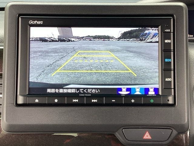 バックカメラも装備しております。車庫入れの苦手なお客様も安心！重宝してくれます！