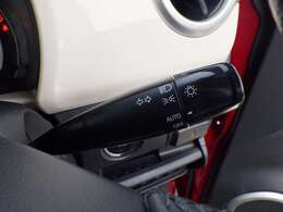 ライトスイッチも簡単操作です。オートライト搭載ですので、暗いところに入れば自動で点灯させることも可能。