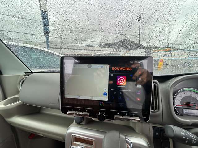 大きい10インチディスプレーオーディオ　安心してくださいAndroidiPhone どちらでも大丈夫です