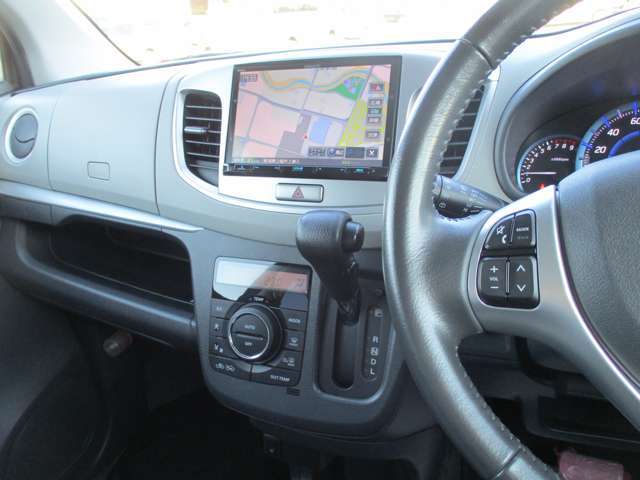 【こだわりの品質】新車にも負けないくらい満足していただけるお車を提供するということが弊社のこだわりでありモットーです。たかが中古車ではなく、されど中古車を実感していただきたいです。