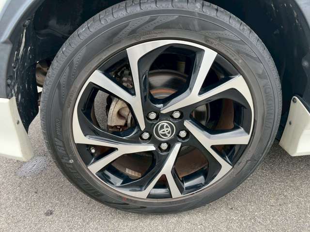 安心、安全なお車にお乗りいただくために、お得なメンテナンスパックもご用意しております。納車前から納車後までハイブリッドワールドにてお客様のお車のトータルサポートをさせていただきます。