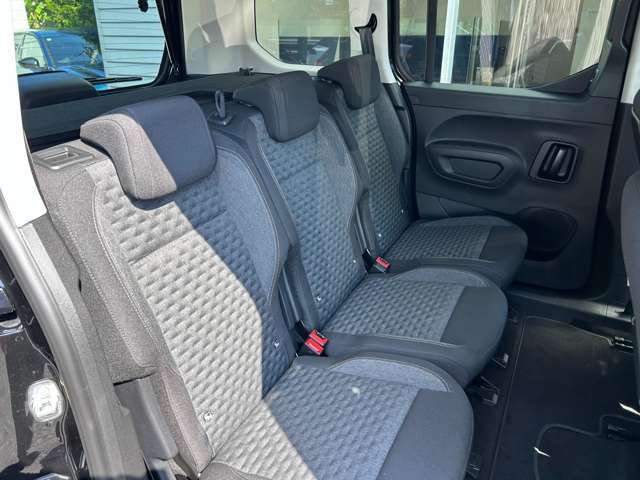 最新鋭の自社整備工場にて、車検・点検は勿論の事、あらゆるご要望にお応えすべく輸入車ディーラーならではの最新のコンピューターシステムとベテランの整備士がバックUP！