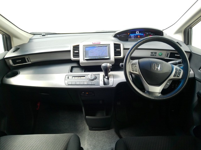 Honda車が初めての方にも扱いやすく分かりやすいインパネ周りと各種スイッチ類です。
