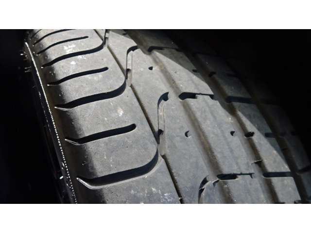 ここまでの新車おろしたてと変わらない安心をご提供できるのも、サーティファイドカーが、正規販売店での徹底したチェックと整備を経て、独自の厳しい基準をクリアした車であるからこそなのです。