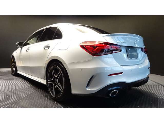 メルセデスの認定中古車「サーティファイドカー」では、専用のコールセンターにオペレータが24時間365日待機。